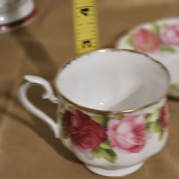 ROYAL ALBERT Bone China England Tea Cup And Saucer Old English Rose Pink Whte - Picture 4 of 6